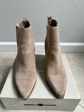 Marc Fisher Natural Suede Pointed-Toe Chelsea Bootie - Taupe Size 8